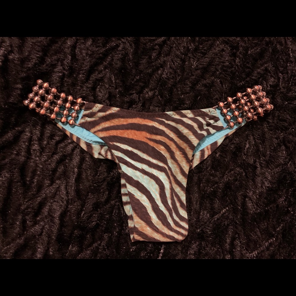 Beach Bunny Swimwear bottoms size Small
